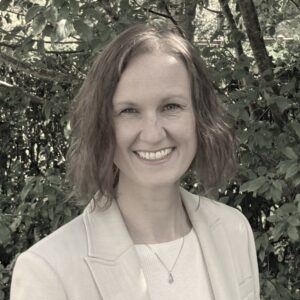 Dr JOyce Bennet
